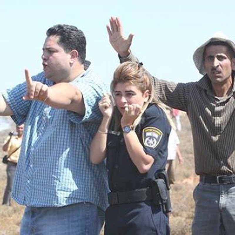palestinians protect israeli