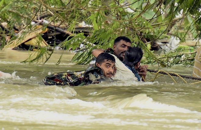 πλημμύρες ινδία
