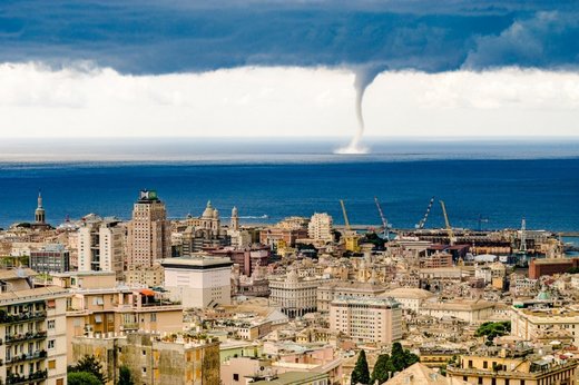 Κάντε κλικ για μεγέθυνση Waterspout Genoa