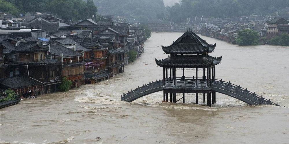 κίνα ανεμοστρόβιλος πλημμύρες