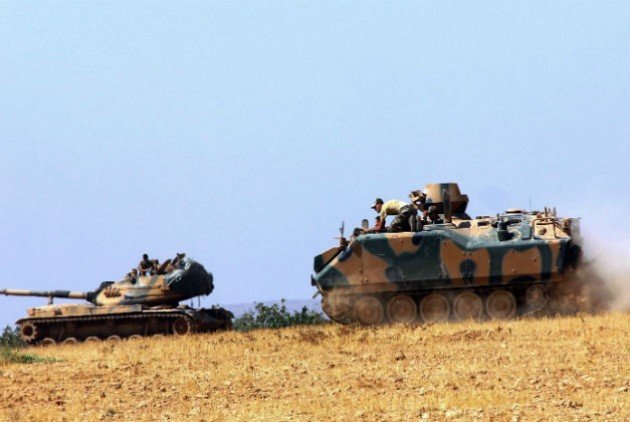 Τουρκικά τανκς στη μεθόριο με τη Συρία