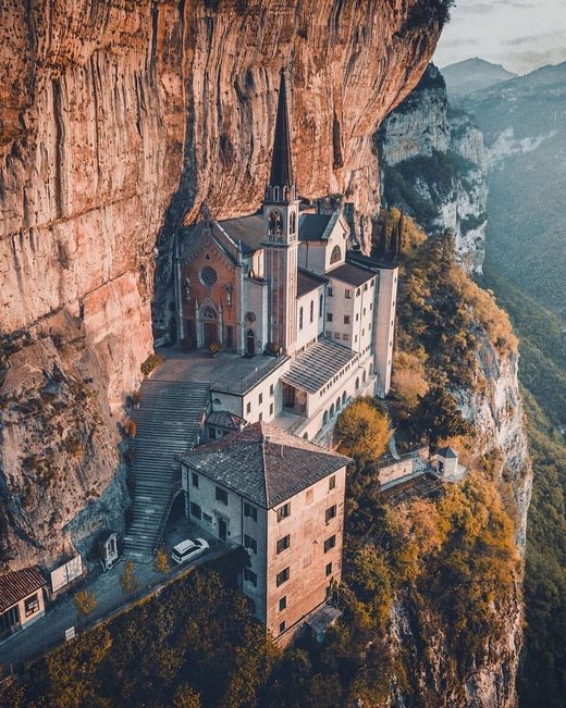 Κάντε κλικ για μεγέθυνση Madonna della Corona