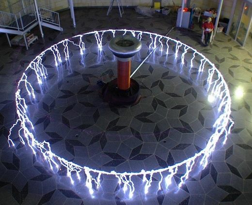 Κάντε κλικ για μεγέθυνση Corona discharge