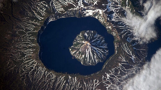 Κάντε κλικ για μεγέθυνση Krenitsyn volcano