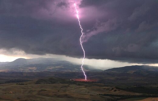 Κάντε κλικ για μεγέθυνση Struck by Lightning