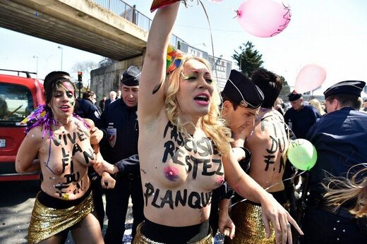 Κάντε κλικ για μεγέθυνση liberté égalité fraternité