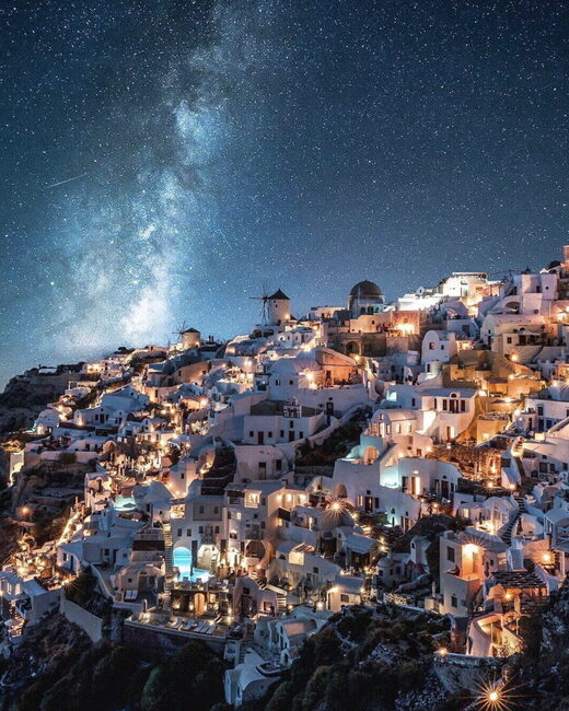 Κάντε κλικ για μεγέθυνση In a parallel universe (Santorini)