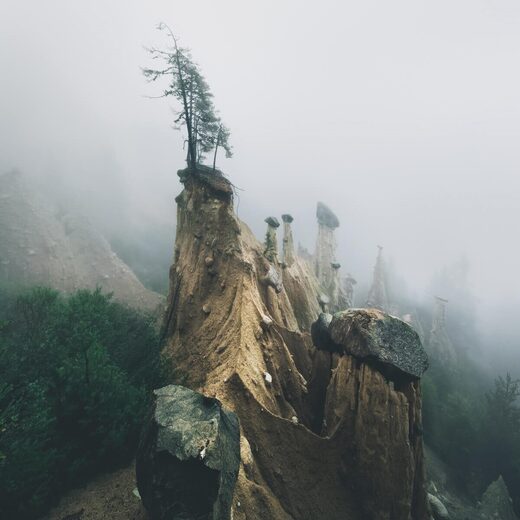 Κάντε κλικ για μεγέθυνση Earth pyramids